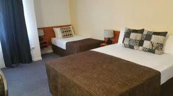 Hampton Motel 3*
