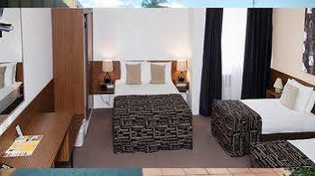Hampton Motel 3*