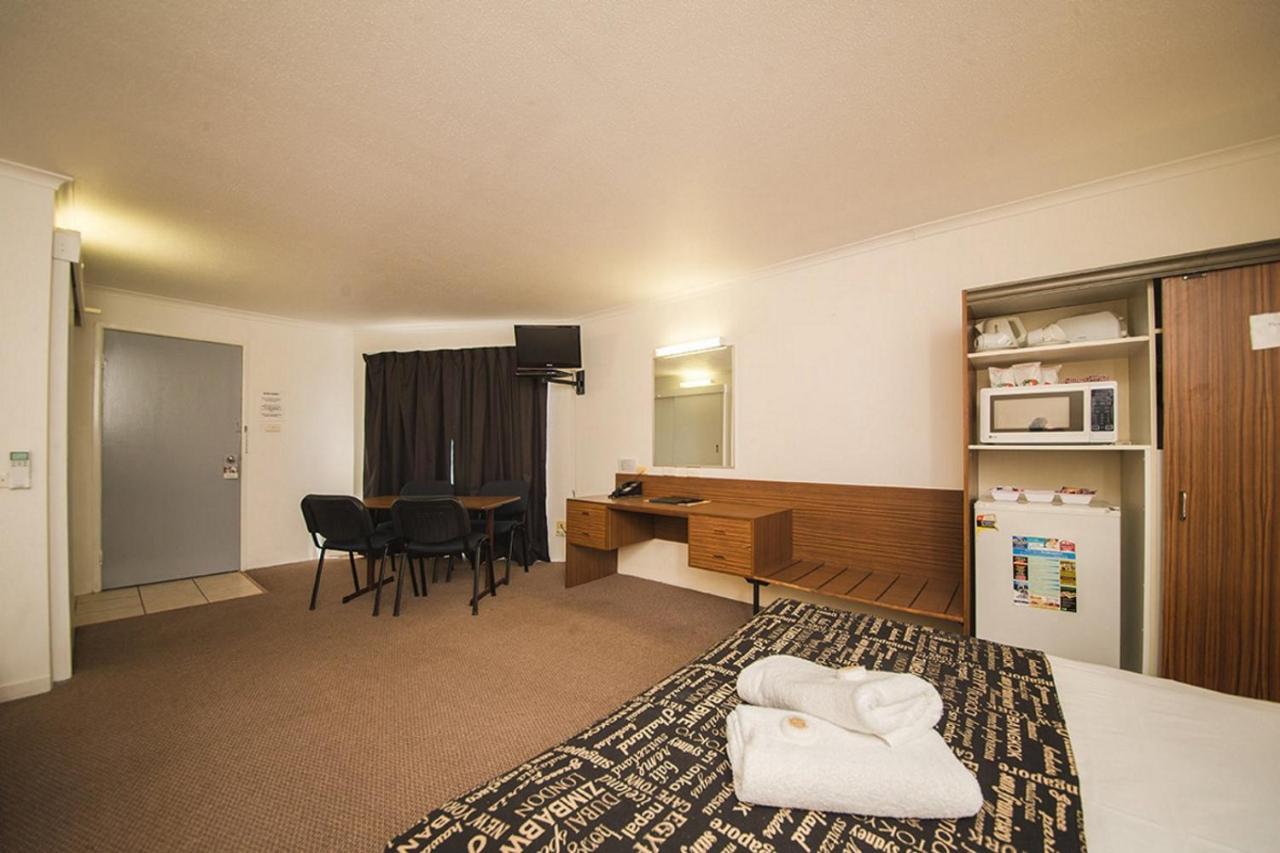 Hampton Motel 3*